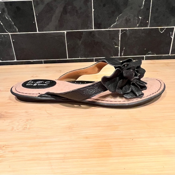 Born Concept Sz 8.5 Padded Black Tan Leather Strap Flower Sandals Slip Ons - Picture 9 of 12